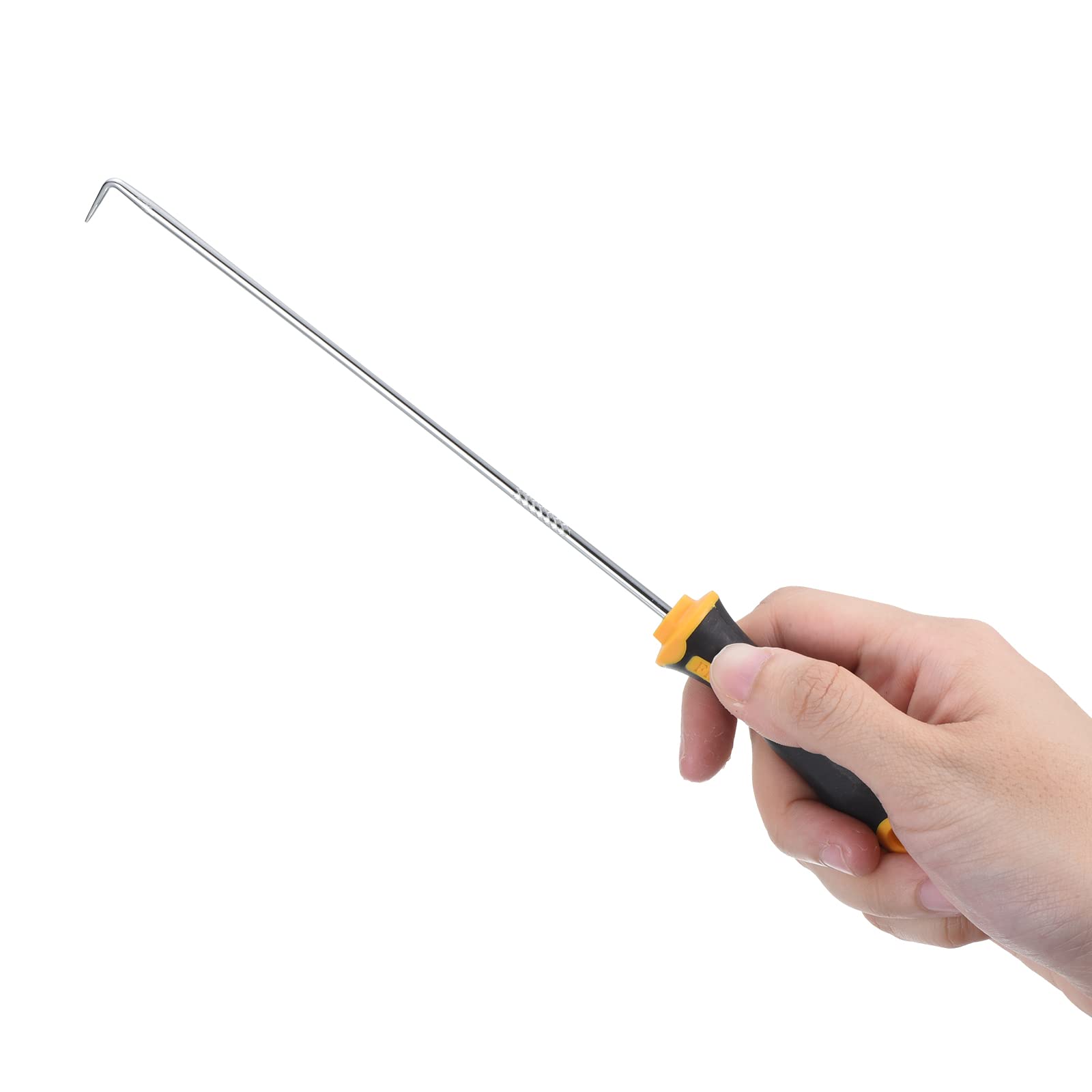 Hand som håller ett långt verktyg med 90° böjd spets och svartgult handtag.