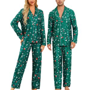 Grön julpyjamas med skjorta och långbyxor på två modeller.