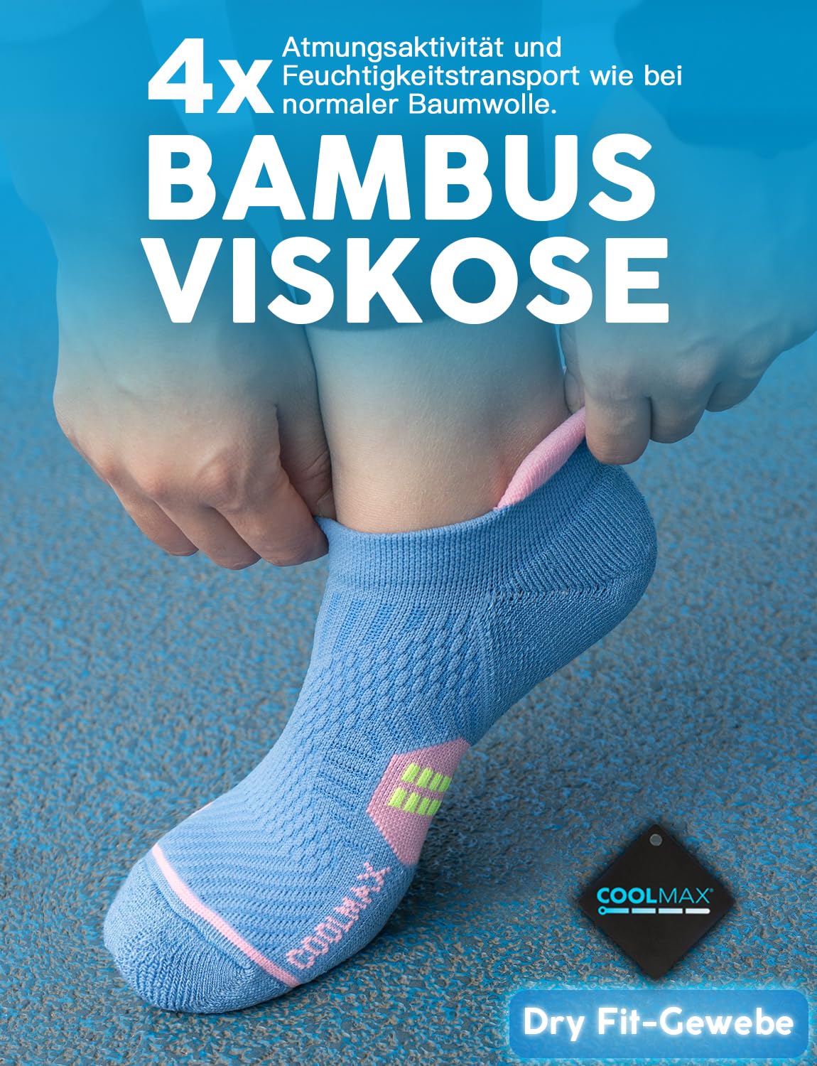 En blå löparstrumpa dras på en fot, med text om bambuviskos och fukttransport.
