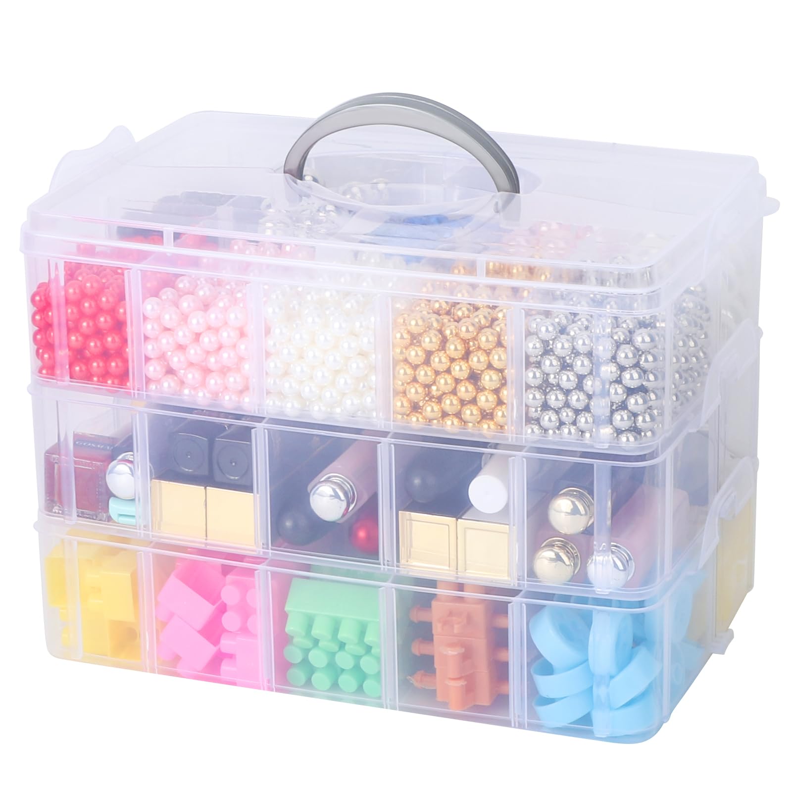 Transparent förvaringsbox med tre stapelbara lager, flera fack och handtag, fylld med pärlor och pysseltillbehör.