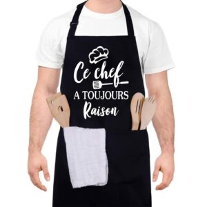 Svart förkläde med texten ”Le chef a toujours raison”, träredskap och vit handduk.