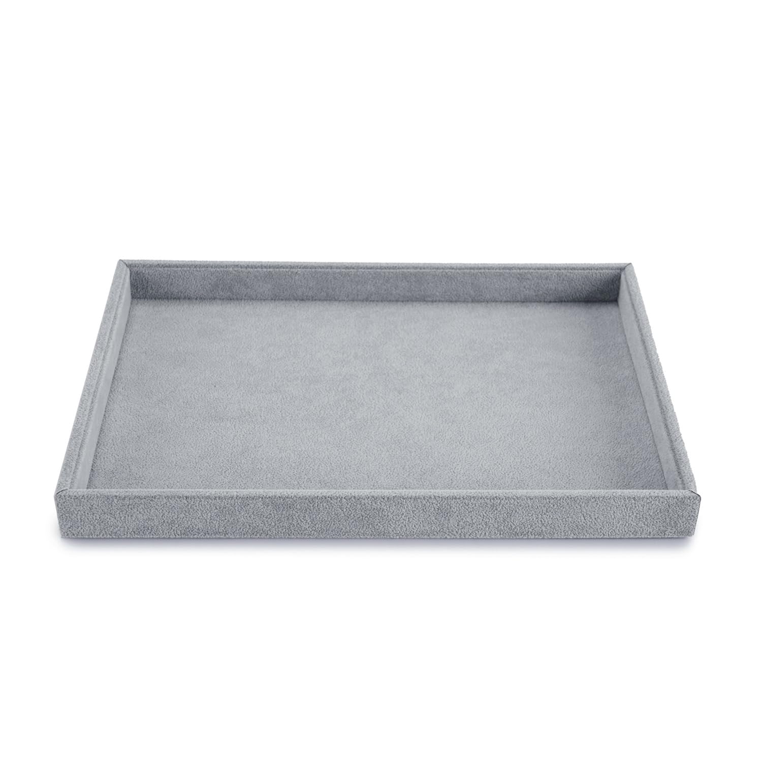 Grå sammetsklädd smyckesbricka med upphöjda kanter.