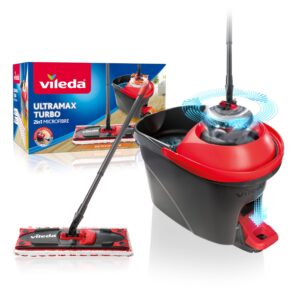 Vileda-moppsystem med mopp, teleskopskaft och hink med röd centrifug.