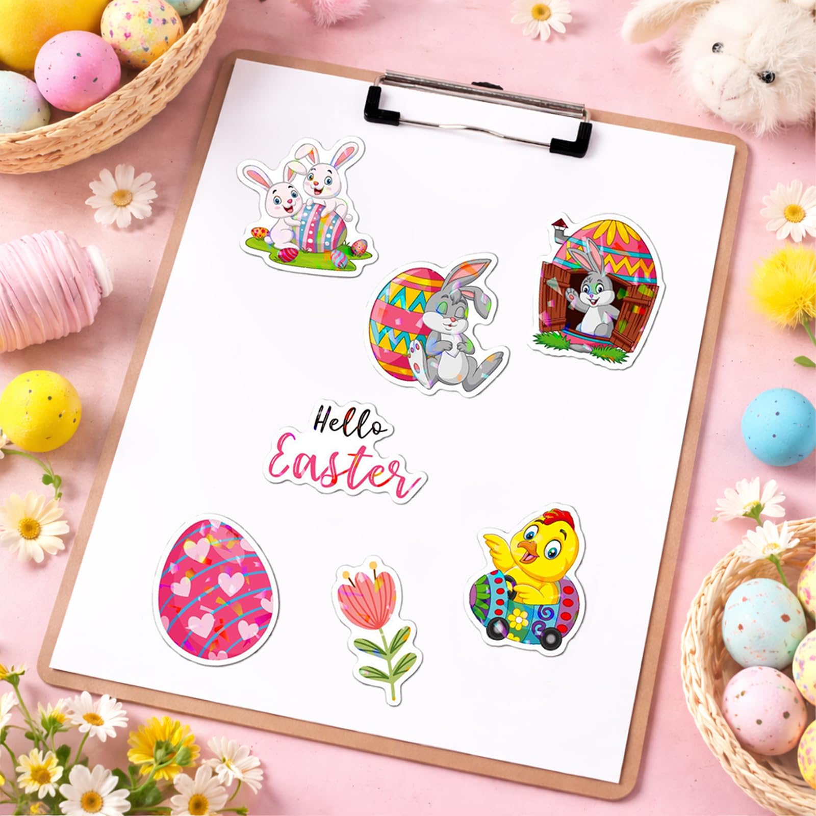 Färgglada påskmotiv med kaniner, kyckling, ägg och blommor på ett vitt papper.