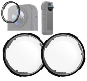 Två svarta linskydd visas tillsammans med en Insta360 X4-kamera.