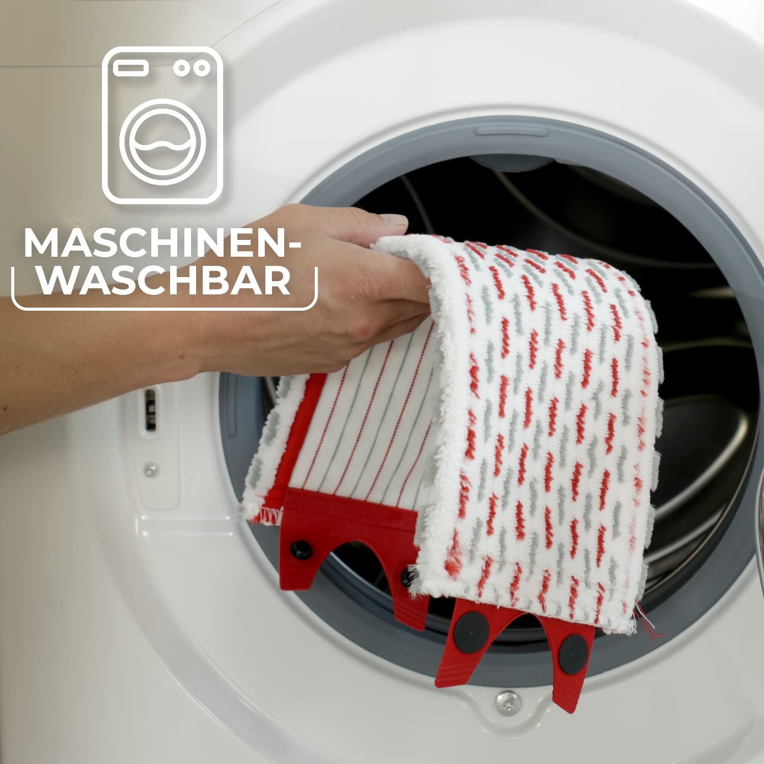 Mikrofibermopp placeras i en tvättmaskin för maskintvätt.