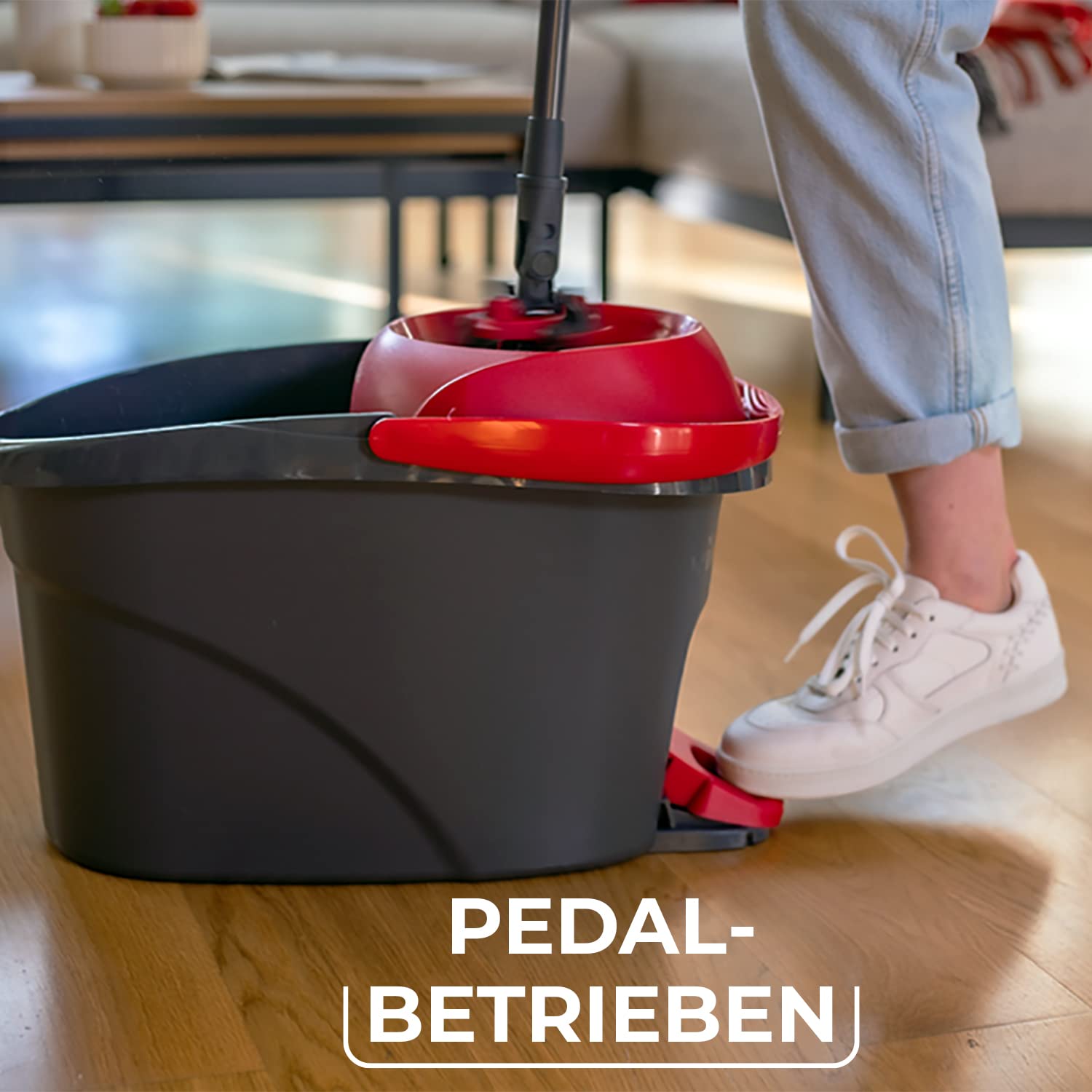 Vileda-mopp med teleskopskaft och pedaldriven hink.
